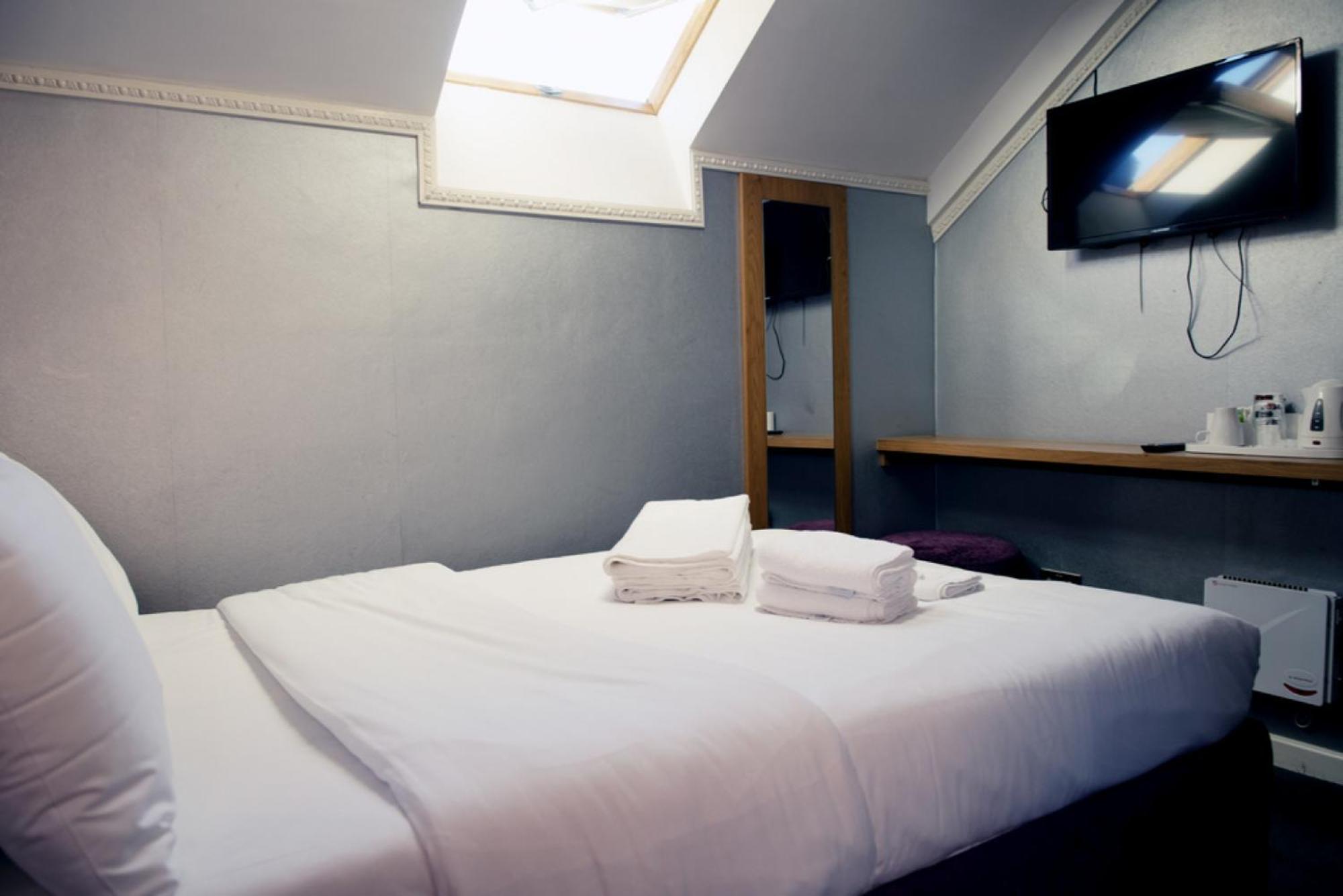 Hotels 24-7 - The Old Victoria Hotel ニューポート エクステリア 写真
